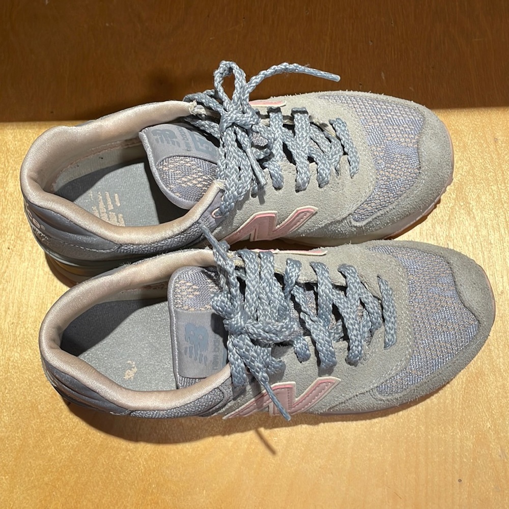 New Balance Classic 574 tennis shoes